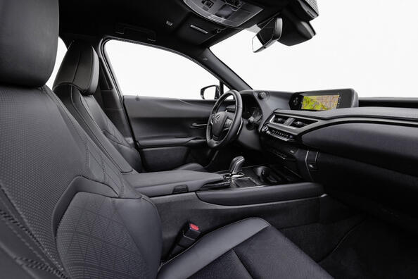 Lexus UX 300e: prova, specifiche, autonomia e batteria Foto 5