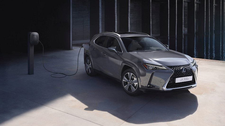 Recensione Lexus UX 300e: caratteristiche, equipaggiamento, design