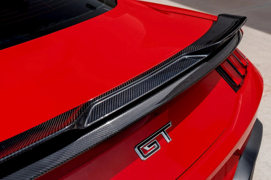 Quale materiale è il miglior spoiler per auto
