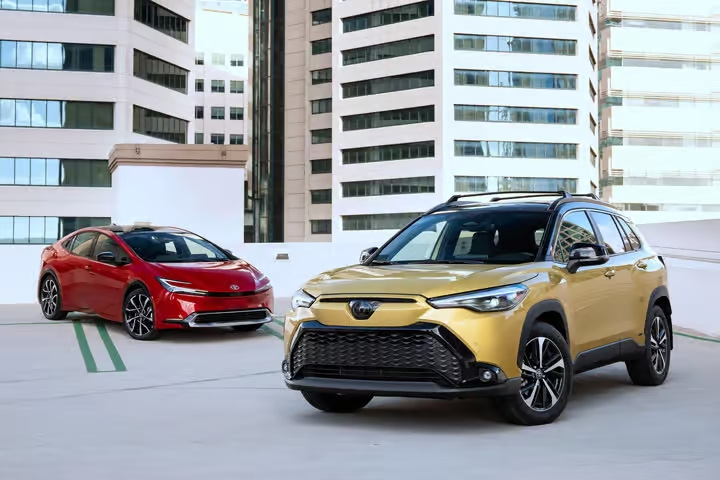 Auto ibrida o elettrica: quale è meglio scegliere?