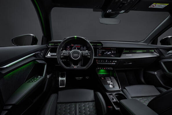 Audi RS 3: una rivisitazione della berlina sportiva compatta Foto 6