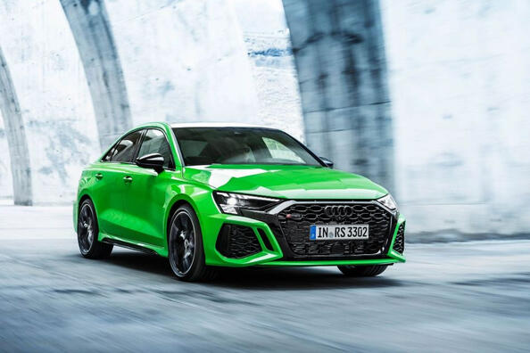 Audi RS 3: una rivisitazione della berlina sportiva compatta Foto 2