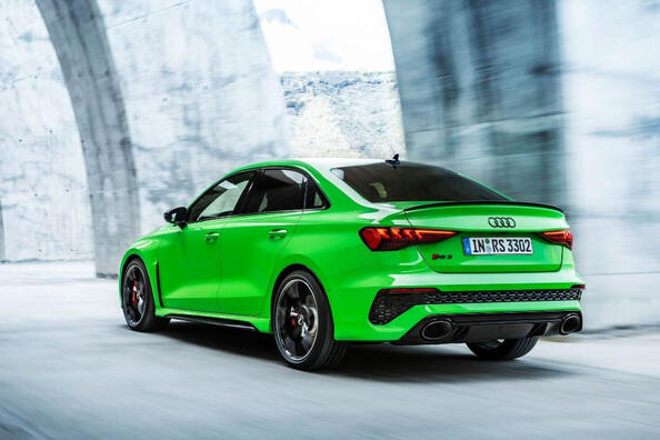 Audi RS 3: una rivisitazione della berlina sportiva compatta Foto 4