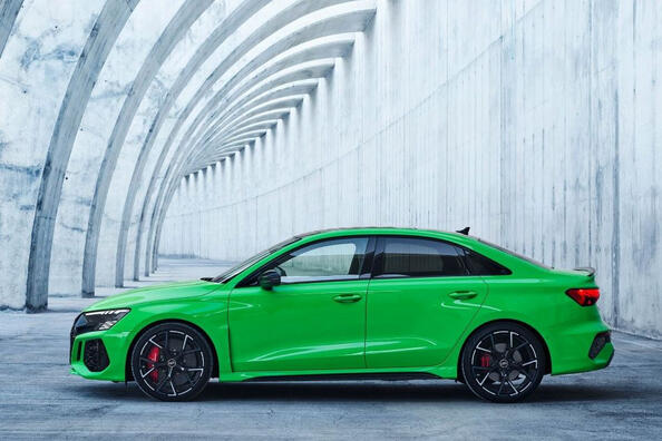 Audi RS 3: una rivisitazione della berlina sportiva compatta Foto 3