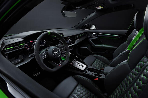 Audi RS 3: una rivisitazione della berlina sportiva compatta Foto 5