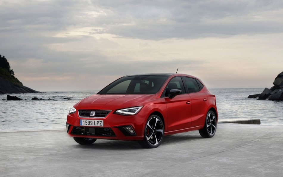 Panoramica della SEAT Ibiza aggiornata: berlina luminosa e moderna
