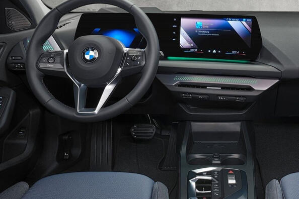 Revisione della BMW Serie 1 di quarta generazione del 2024 (F70) Foto 5