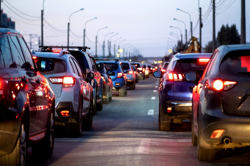 Consigli per gli automobilisti: come evitare lo stress e sfruttare al meglio il tempo negli ingorghi