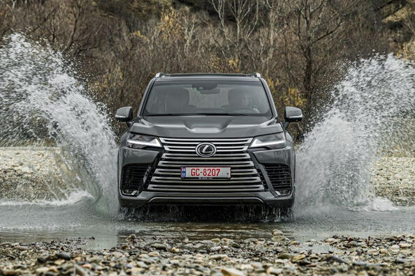 Revisione della Lexus LX di quarta generazione