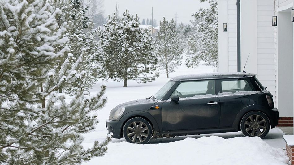 Qual è il posto migliore per riporre l’auto in inverno: consigli per i proprietari di auto
