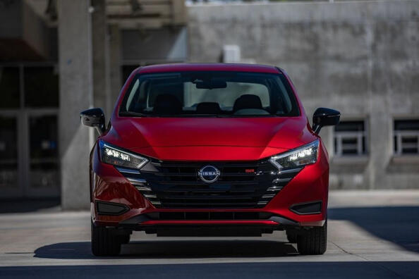 La Nissan Versa aggiornata: una berlina elegante e conveniente