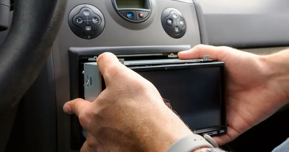 Sostituzione dell’impianto audio di serie dell’auto: cosa c’è da sapere
