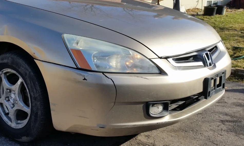 Cosa fare se il paraurti in plastica dell’auto è rotto?