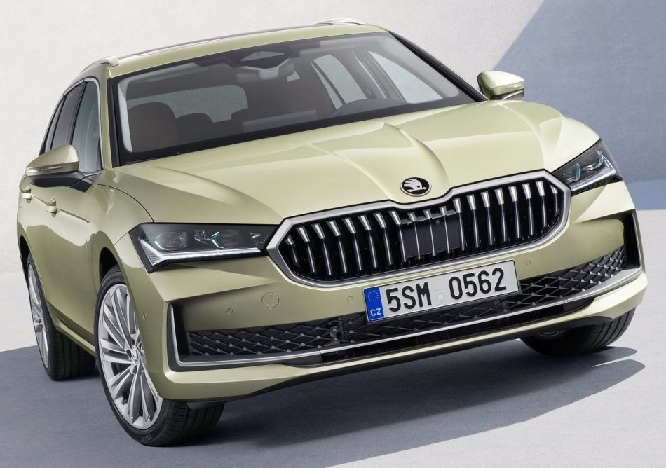 Skoda Superb Combi 2024: una revisione della station wagon di classe business