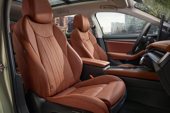Skoda Superb Combi 2024: una revisione della station wagon di classe business Foto 6