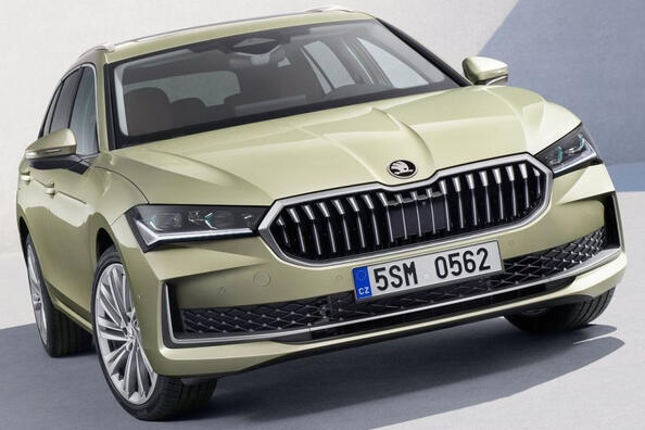 Skoda Superb Combi 2024: una revisione della station wagon di classe business Foto 1