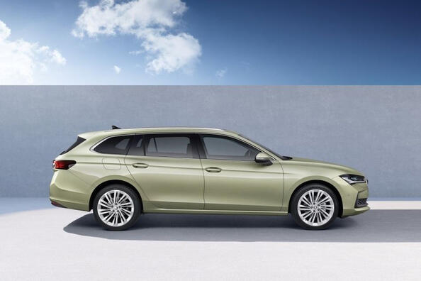 Skoda Superb Combi 2024: una revisione della station wagon di classe business Foto 3