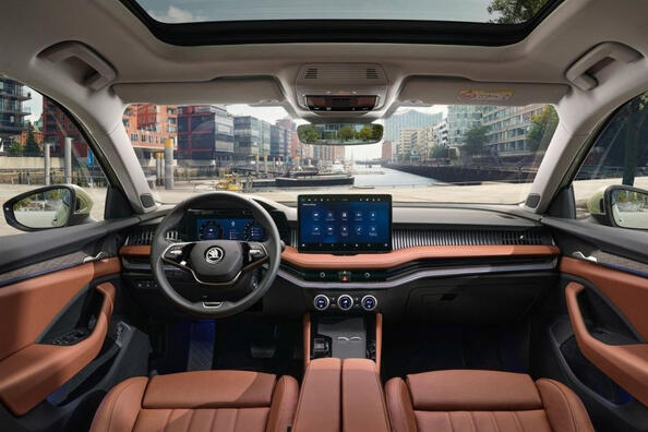 Skoda Superb Combi 2024: una revisione della station wagon di classe business Foto 5