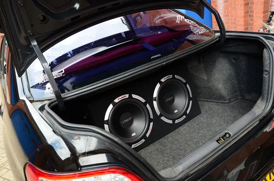 Subwoofer in macchina: cos’è e perché è necessario?