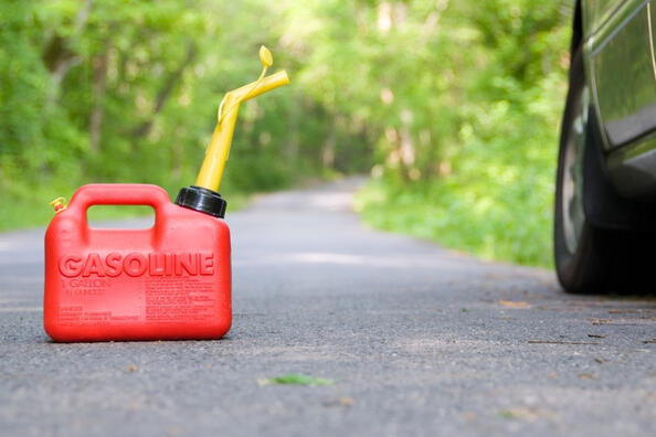 È possibile conservare la benzina in una tanica di plastica?