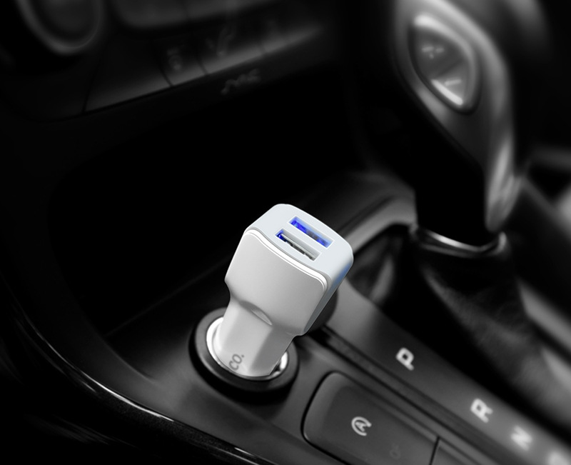 Come scegliere il caricabatteria per accendisigari da auto: guida completa