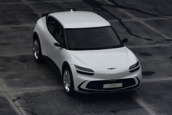 Genesis GV60: recensione del crossover elettrico
