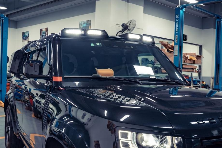 Land Rover Defender 2019- Visiera parabrezza con 4 LED Foto 1