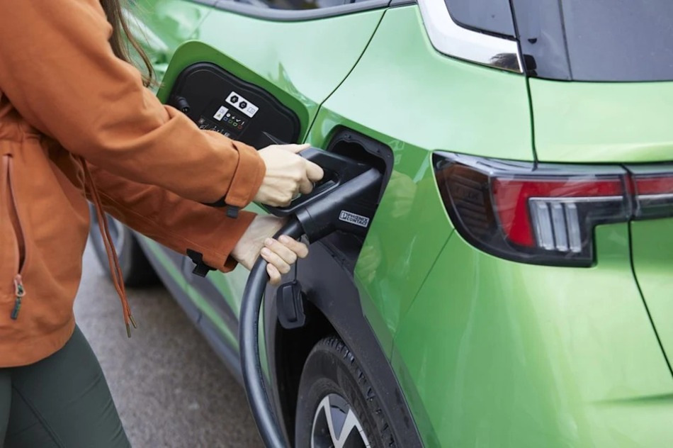 Come scegliere un’auto elettrica: una guida completa