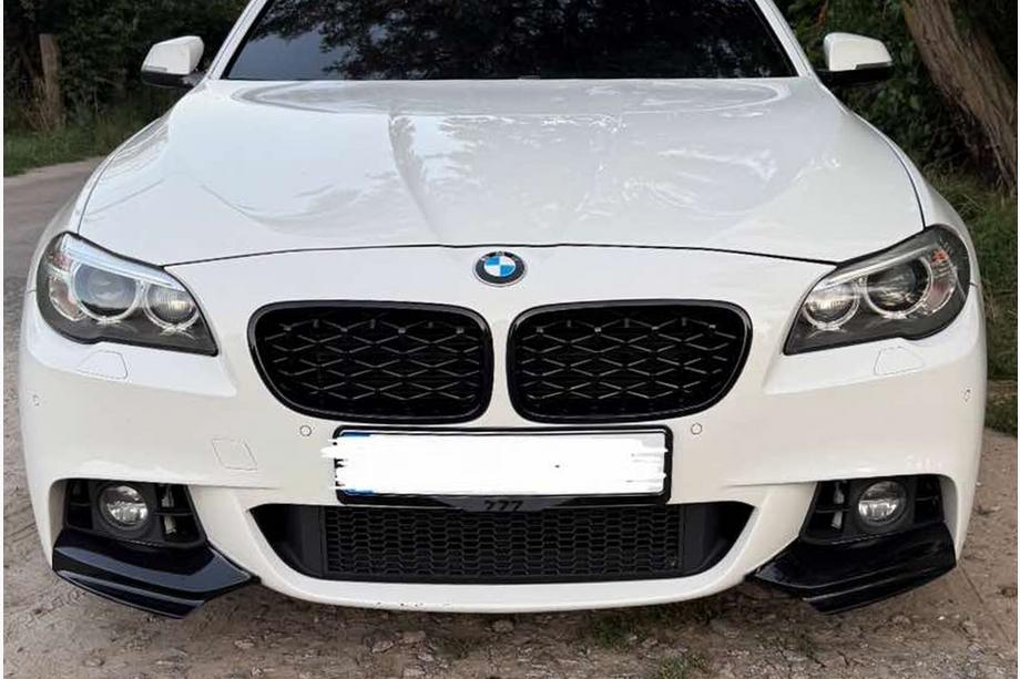 BMW 5 Series F10/F11 2010–2016 Calandra a Doppio Rene Diamond Black (Nero Lucido) Foto 2
