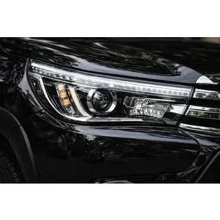 Fari anteriori OEM V2 2015-2019 (per lampada Xenon o LED, set di 2) Toyota Hilux 2015- foto 1