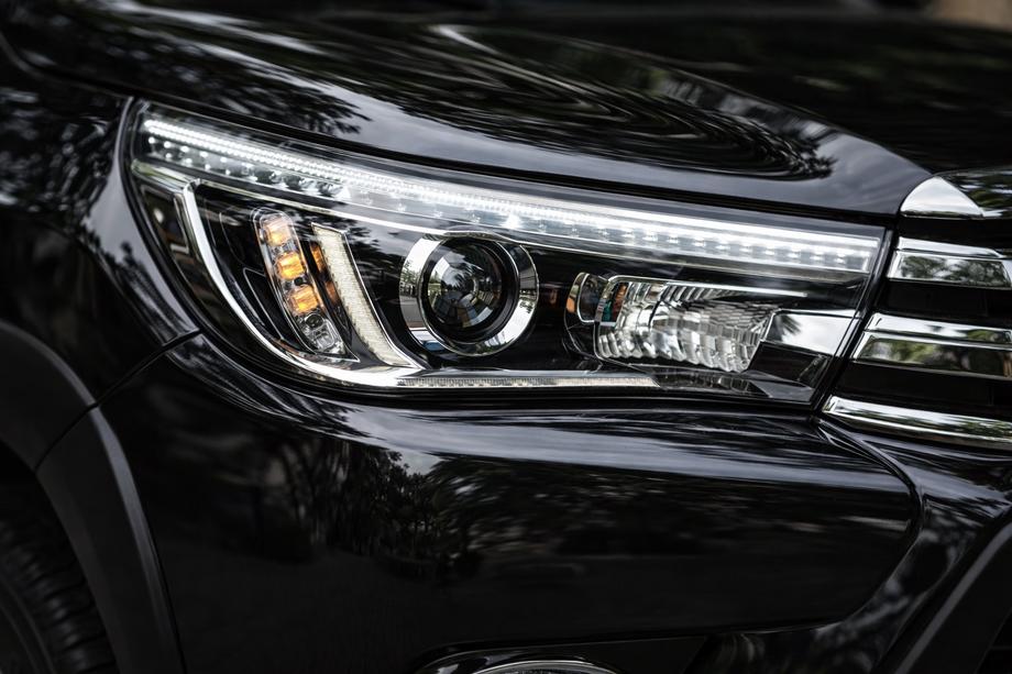 Toyota Hilux 2015- Fari anteriori OEM V2 2015-2019 (per lampada Xenon o LED, set di 2) Foto 1