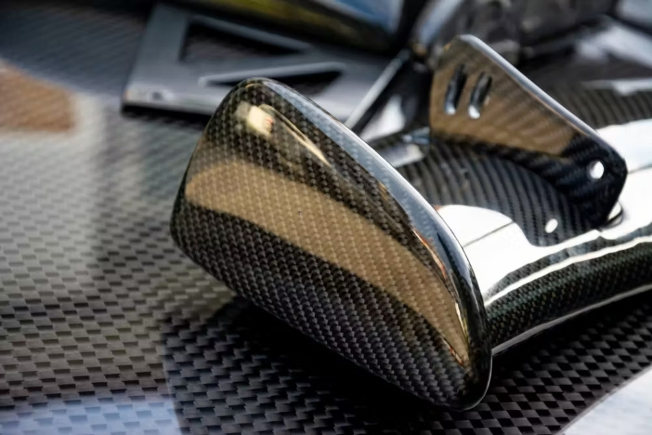 Come combinare fibra di vetro e carbonio nel tuning dell’auto?
