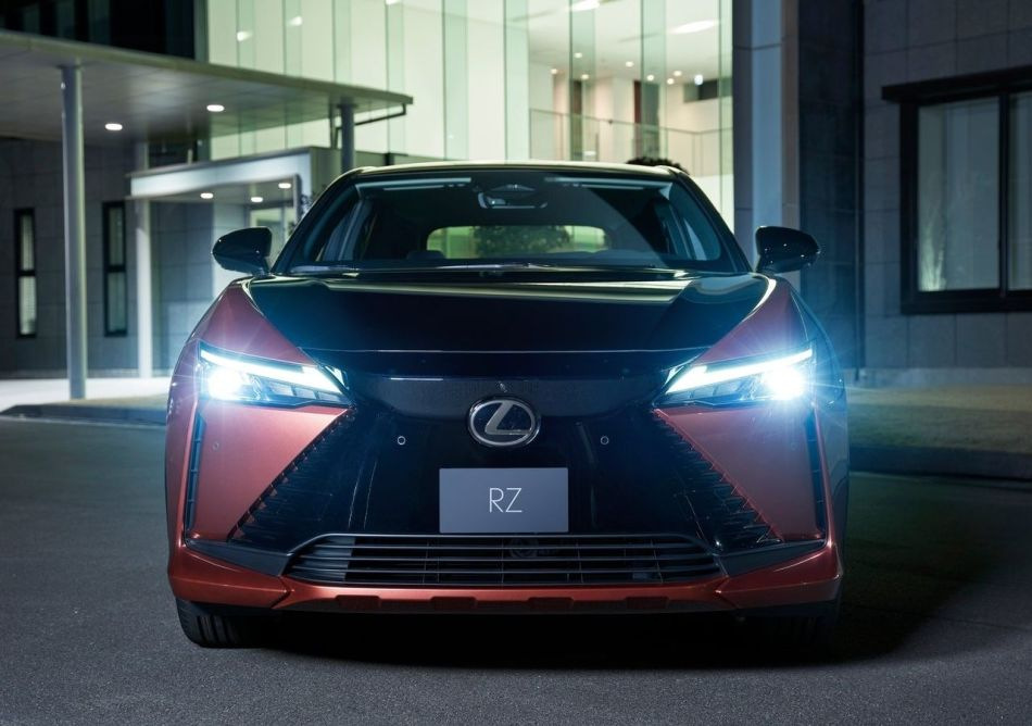 Recensione dell’auto elettrica Lexus RZ