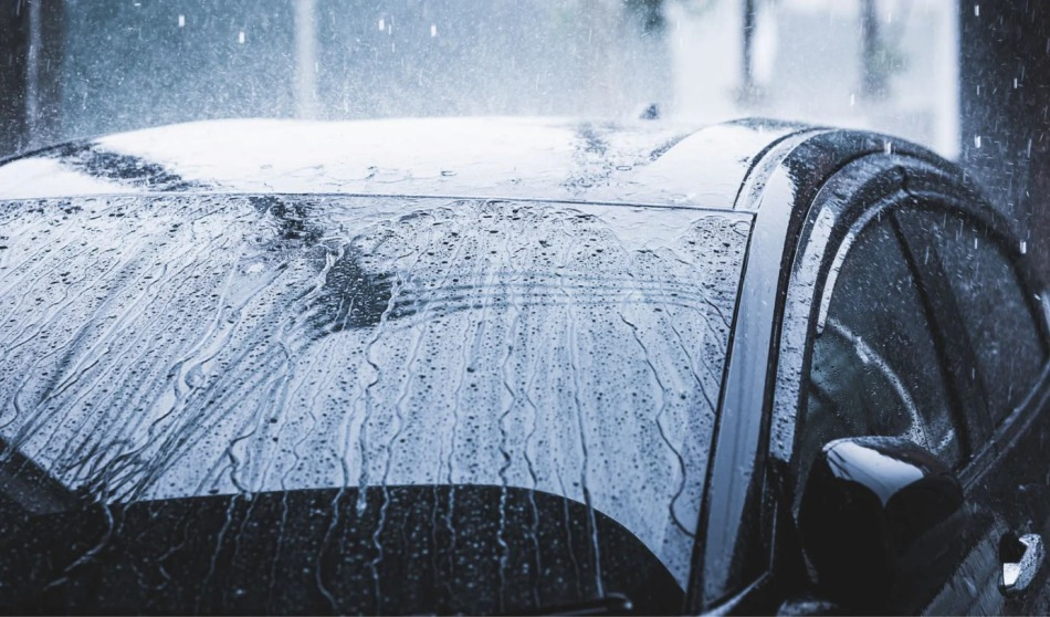 Antipioggia per auto: come sceglierlo e applicarlo correttamente