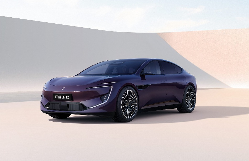 Avatr 12: recensione di un’auto elettrica moderna