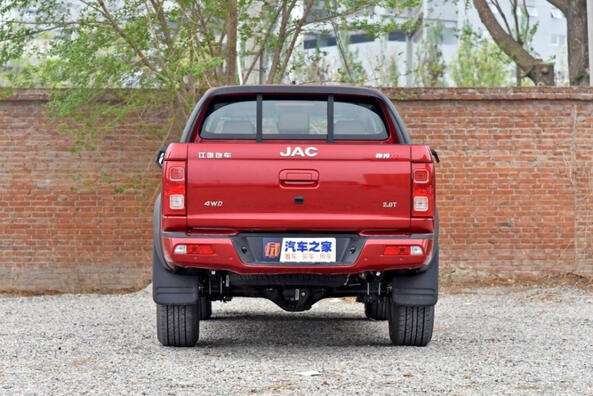 Recensione del pick-up a trazione integrale JAC T8 Foto 3
