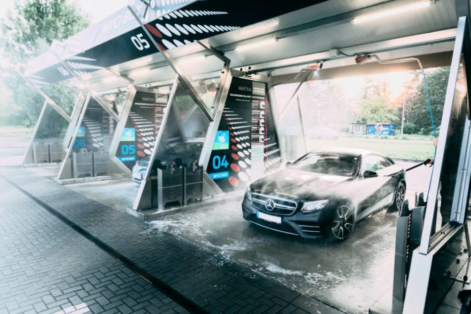 Come lavare correttamente un’auto in un autolavaggio self-service?