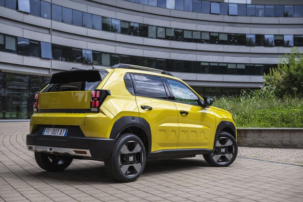 Recensione della city car elettrica compatta Fiat Grande Panda Electric Foto 3