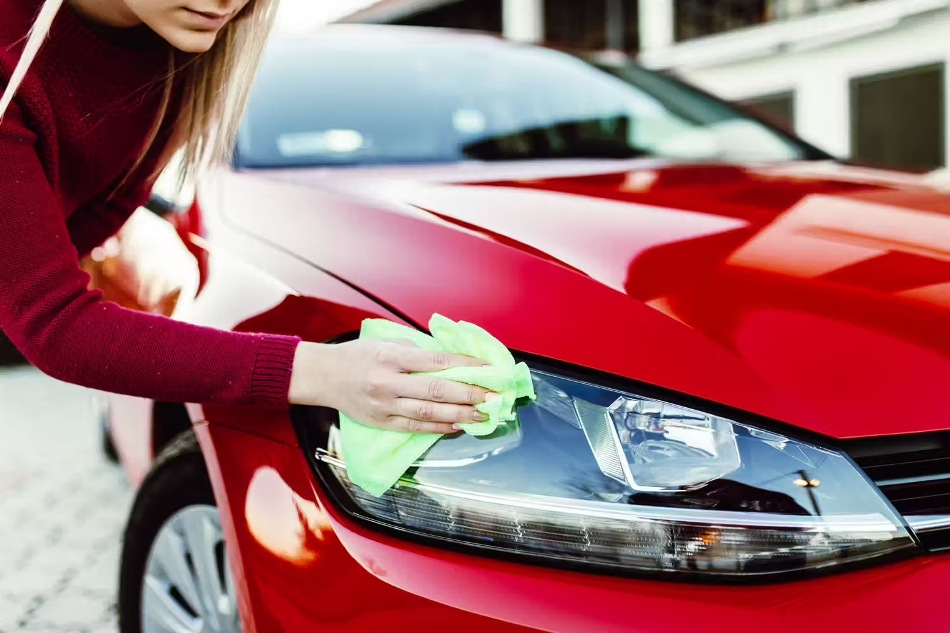 Qual è il modo migliore per pulire i fari dell’auto? Suggerimenti e raccomandazioni