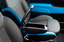 Fiat 500/500L 2013-2022 Bracciolo (nel portabicchieri) foto 2