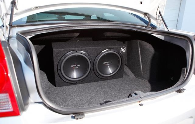 Come scegliere un buon subwoofer per la tua auto: consigli per gli amanti della musica