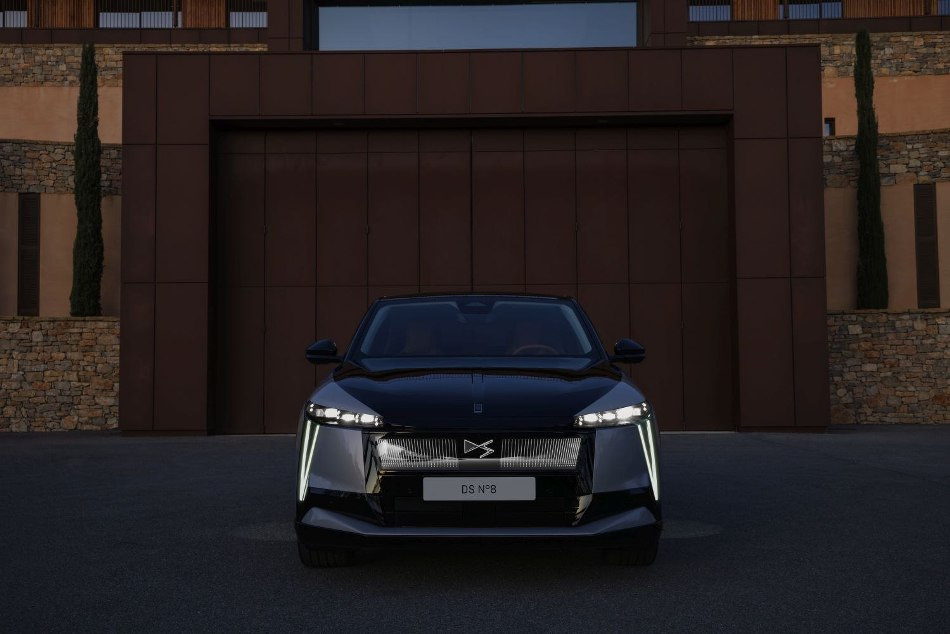 DS N°8: recensione del crossover elettrico di punta