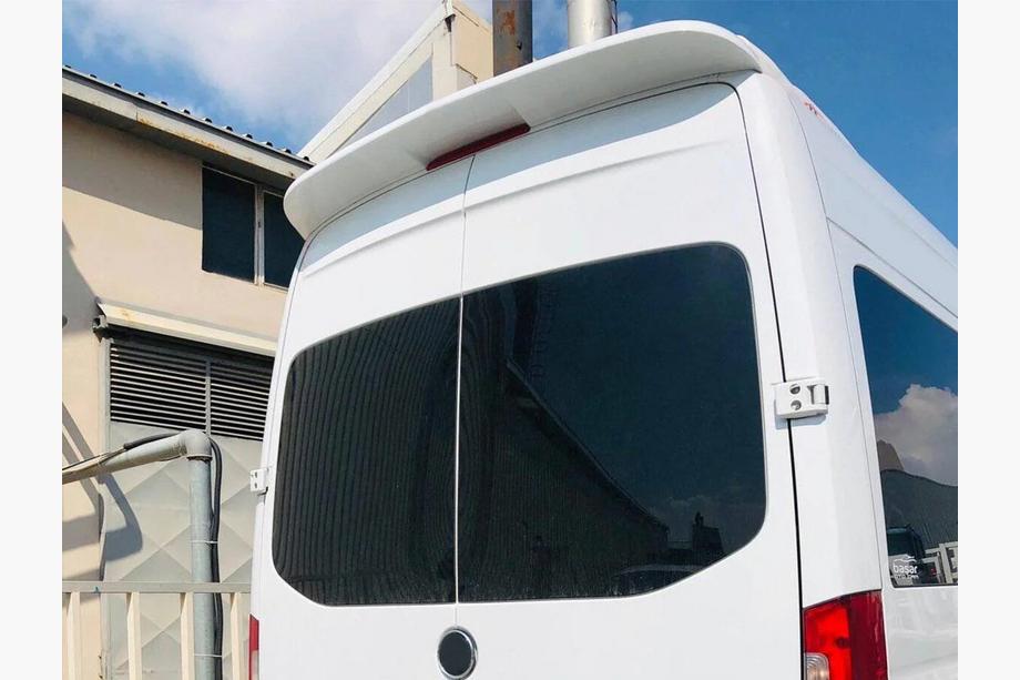 Mercedes Sprinter W907/W910 2018- Spoiler Anatomik (modello largo, primerizzato per verniciatura) Image