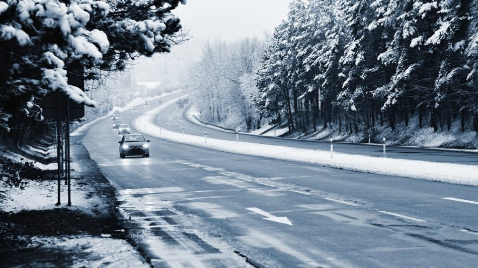Come guidare correttamente sul ghiaccio: consigli per gli automobilisti