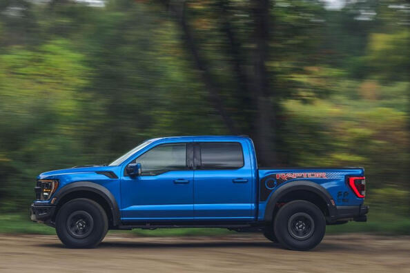 Recensione del pick-up ad alte prestazioni Ford F-150 Raptor Foto 3