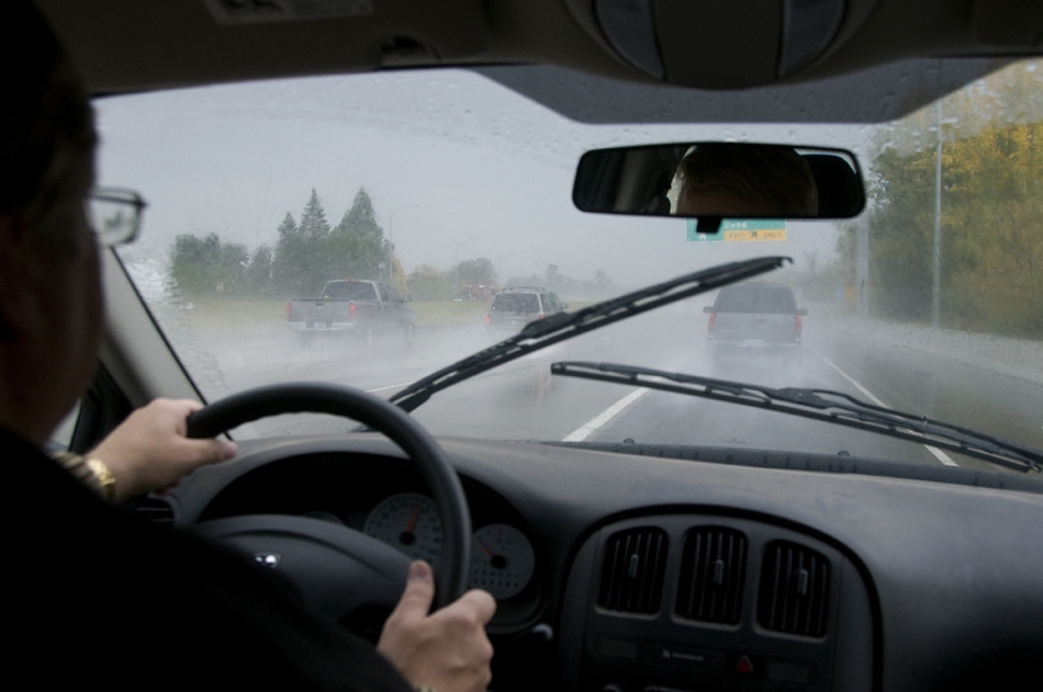 Come migliorare la visibilità in auto: consigli per gli automobilisti