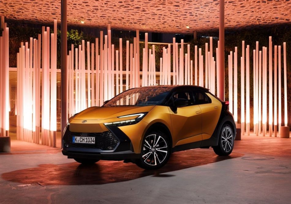 Recensione della seconda incarnazione dell’elegante crossover ibrido Toyota C-HR