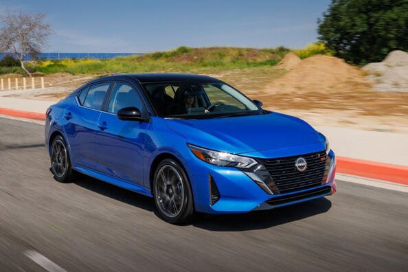 Recensione Nissan Sentra: restyling 2023