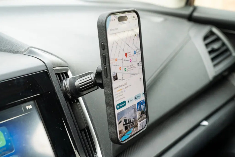 Come scegliere il supporto perfetto per lo smartphone in auto?