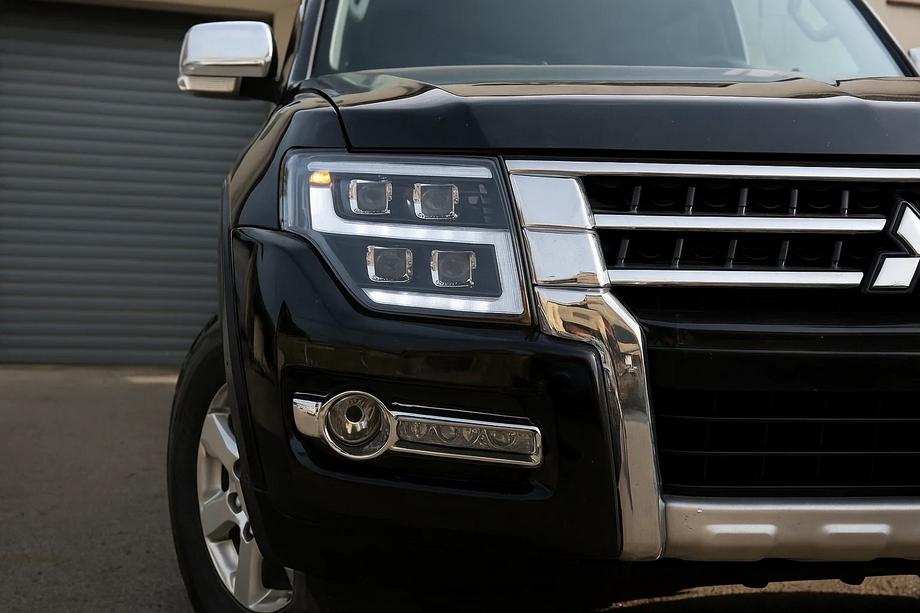Mitsubishi Pajero Wagon IV 2006-2021 Fari anteriori LED (2 pz) Image